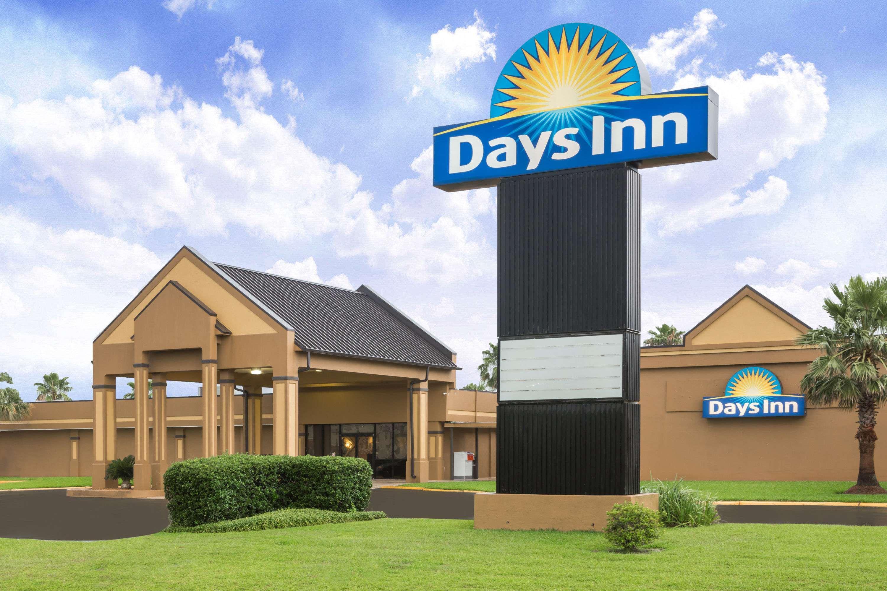 Days Inn & Suites By Wyndham Jennings Exterior photo